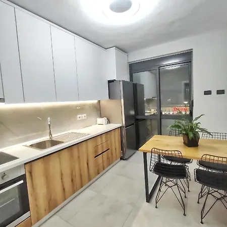 Central & Comfy 2 Bedroom Appartement