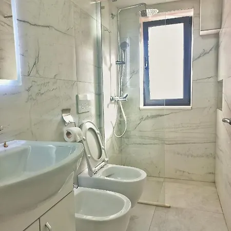 Central & Comfy 2 Bedroom Διαμέρισμα *