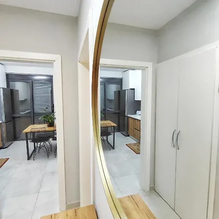 Central & Comfy 2 Bedroom Διαμέρισμα *
