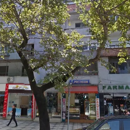 Central & Comfy 2 Bedroom * Τίρανα