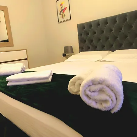 Central & Comfy 2 Bedroom