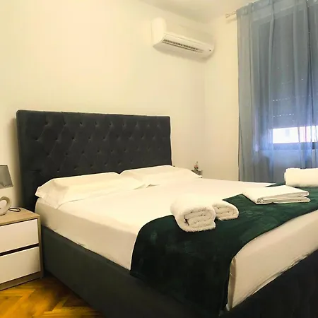 Central & Comfy 2 Bedroom * 地拉那